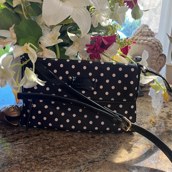 Kate spade Crossbody bag. Never used. - Picture 7 of 7